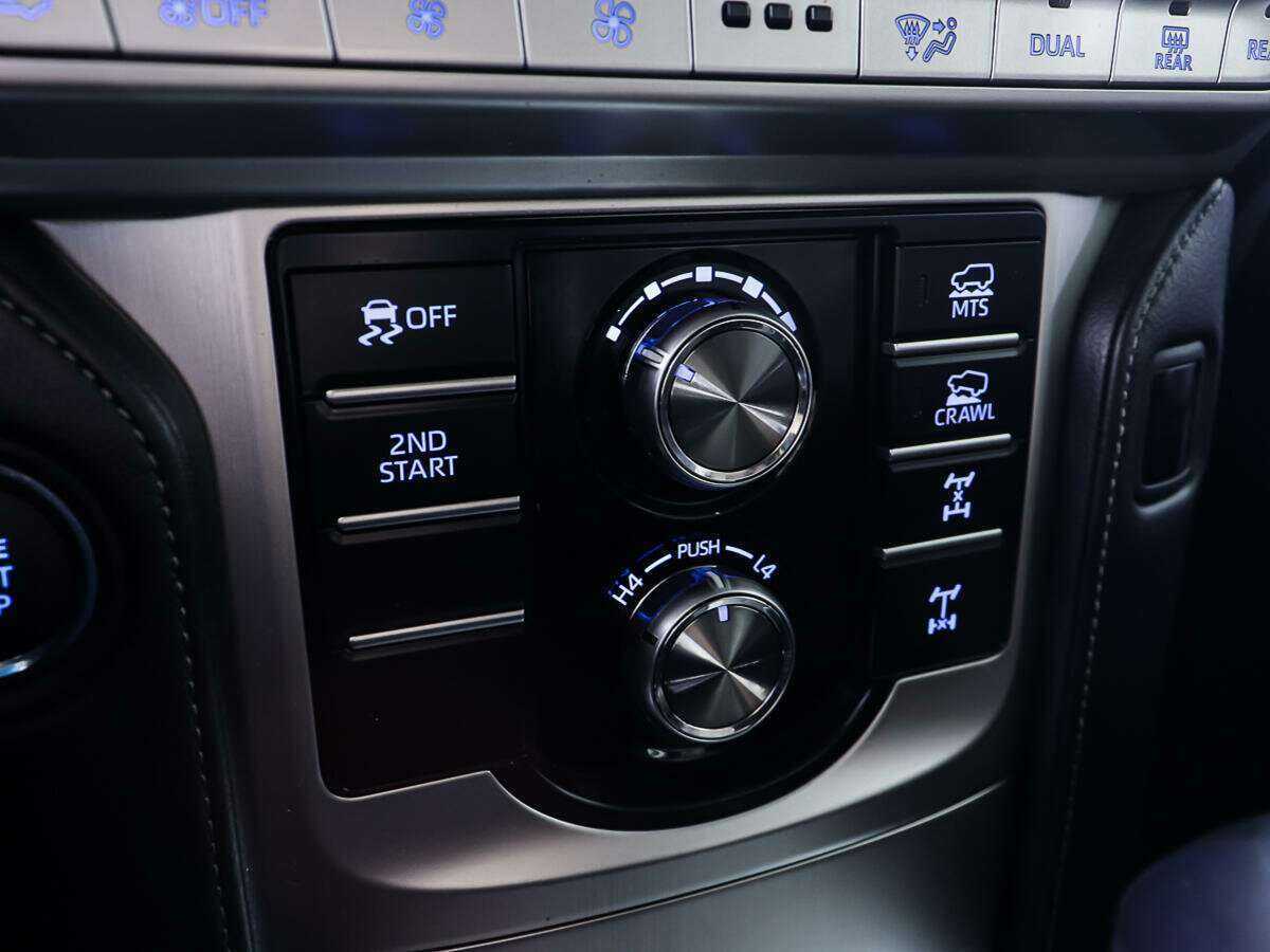 Toyota Land Cruiser Prado с пробегом — 2017 год. Фото: #18