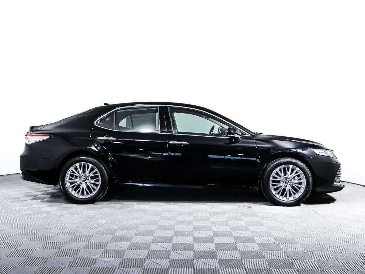 Toyota Camry с пробегом — 2018 год. Фото: #3