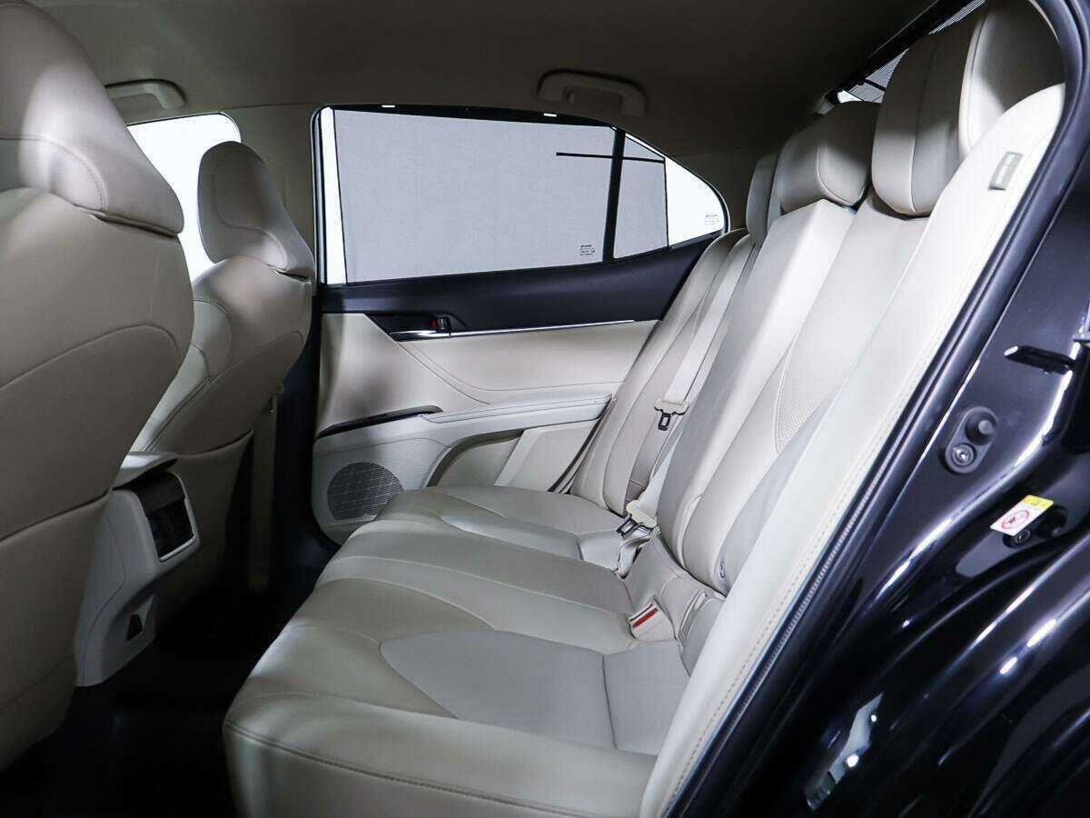 Toyota Camry с пробегом — 2018 год. Фото: #10