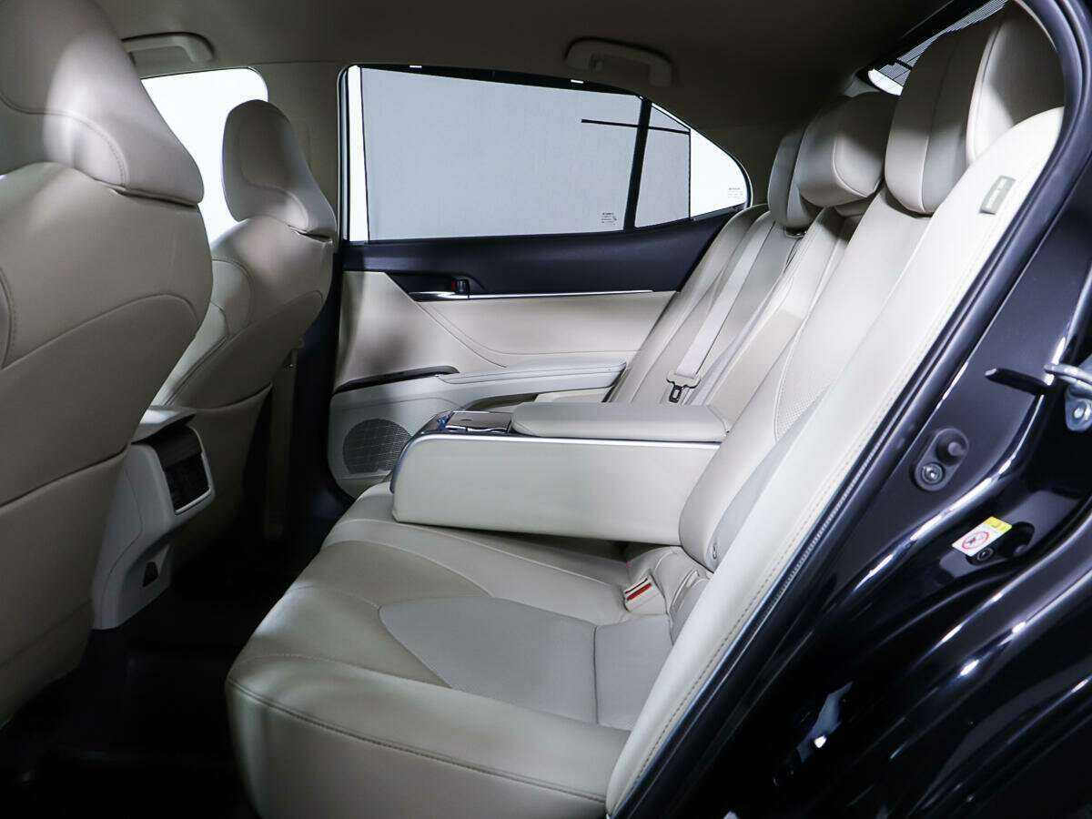 Toyota Camry с пробегом — 2018 год. Фото: #11