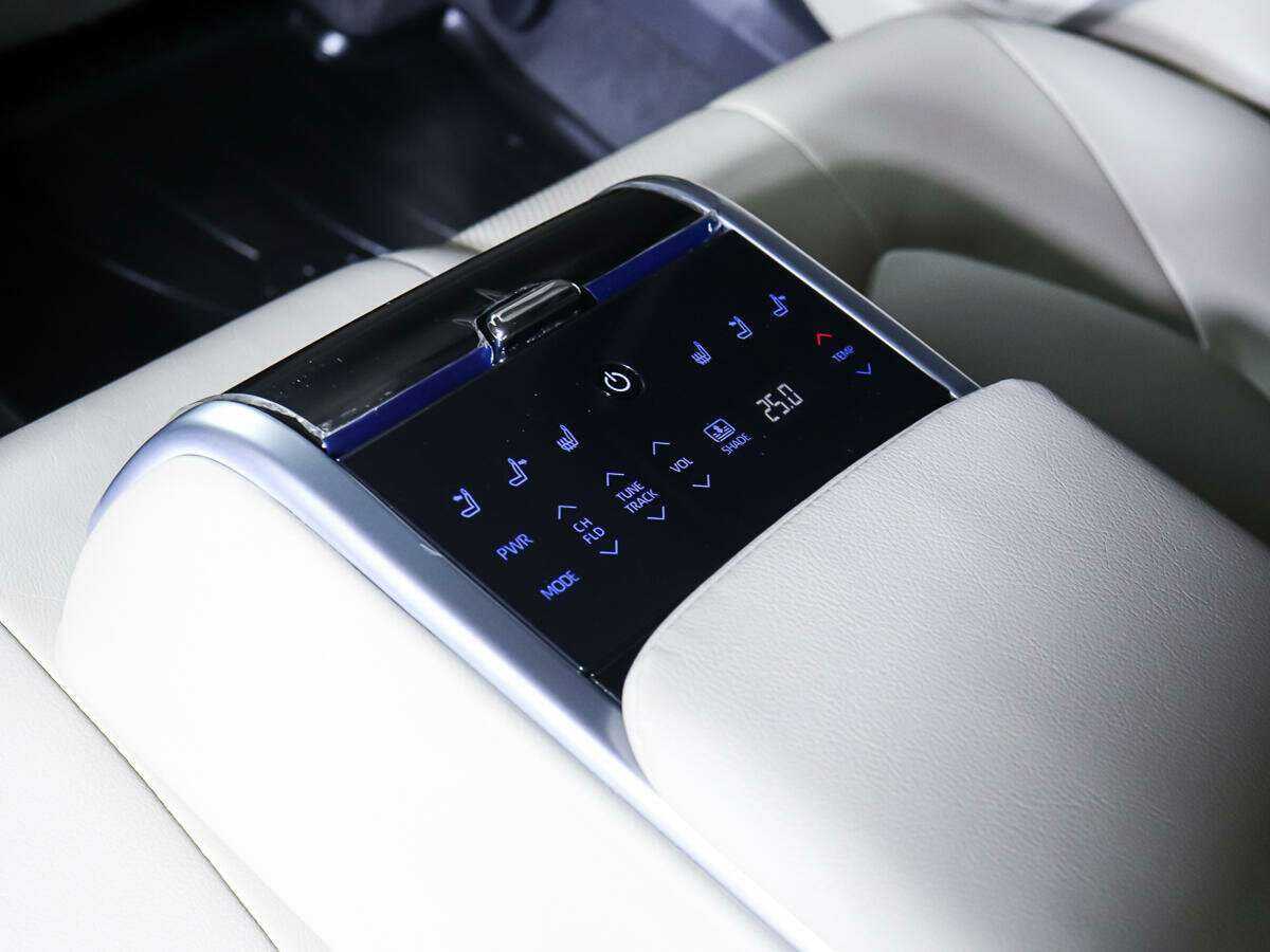 Toyota Camry с пробегом — 2018 год. Фото: #13