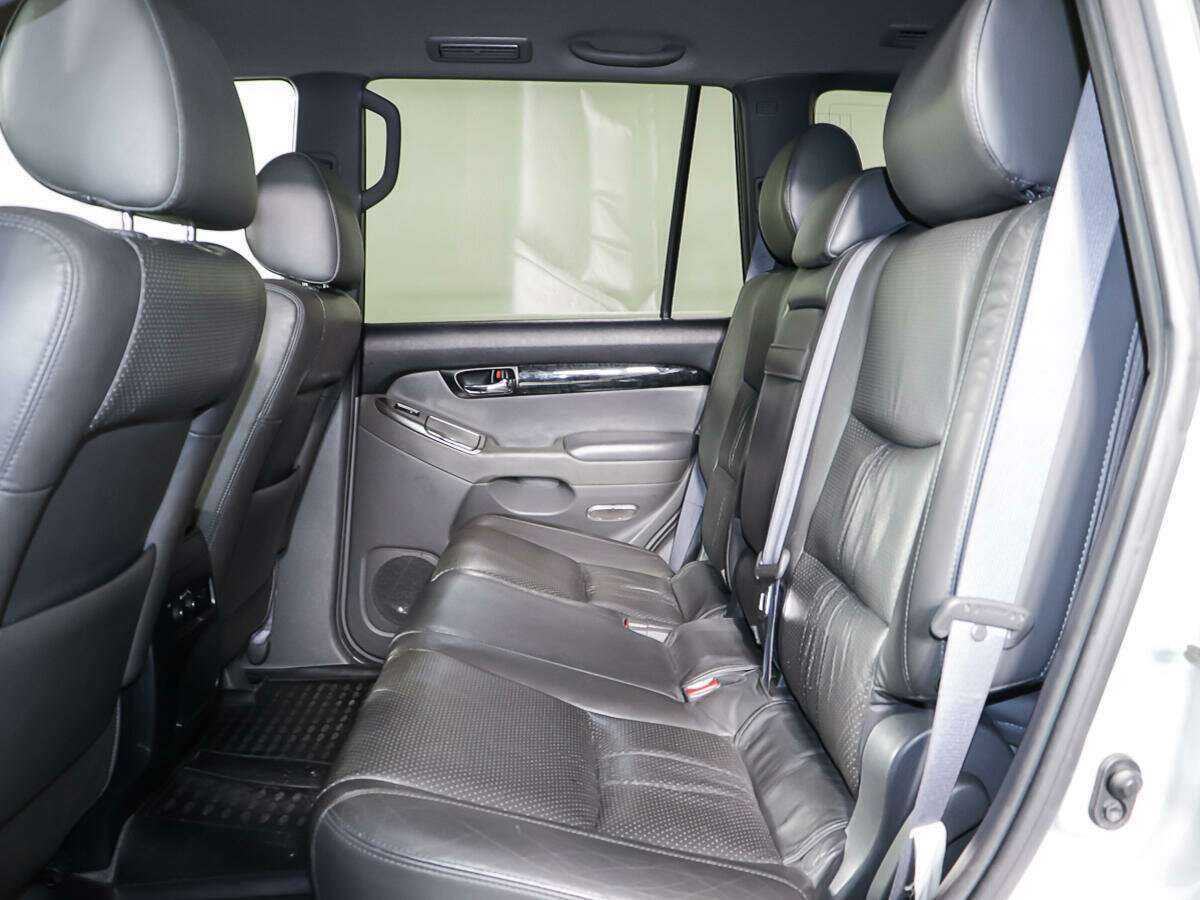 Toyota Land Cruiser Prado с пробегом — 2008 год. Фото: #9