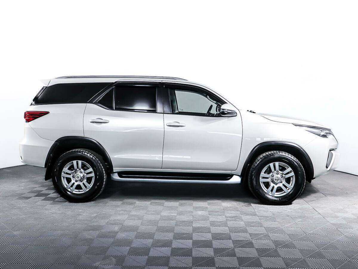 Toyota Fortuner с пробегом — 2017 год. Фото: #2