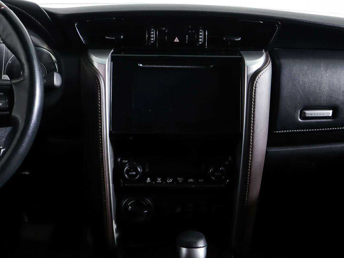 Toyota Fortuner с пробегом — 2017 год. Фото: #10