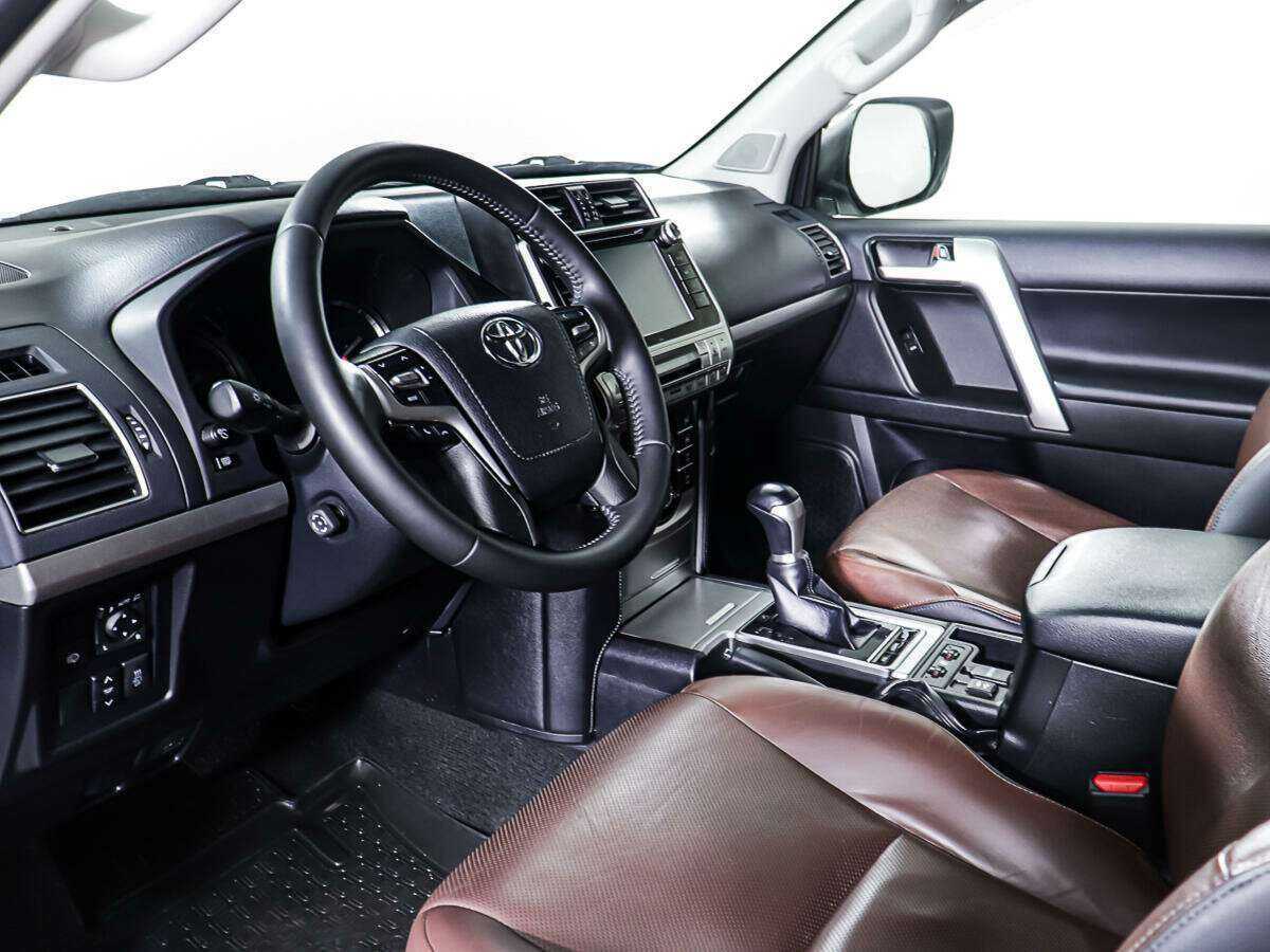 Toyota Land Cruiser Prado с пробегом — 2017 год. Фото: #10