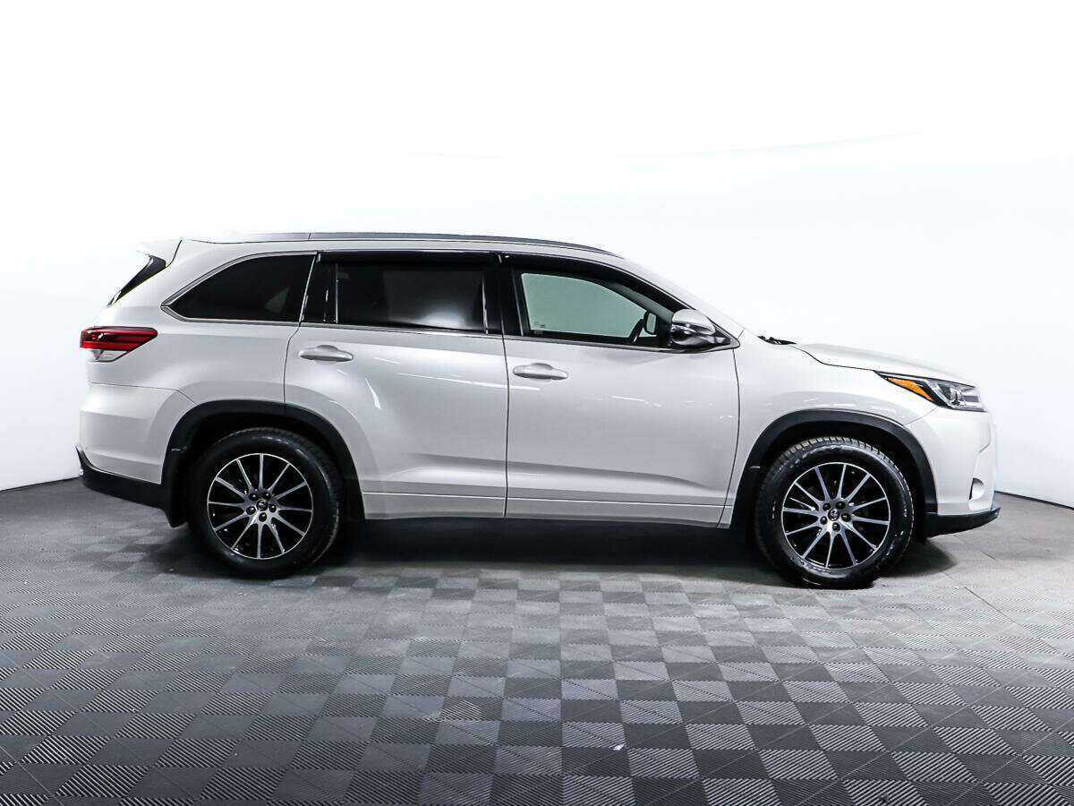 Toyota Highlander с пробегом — 2017 год. Фото: #3