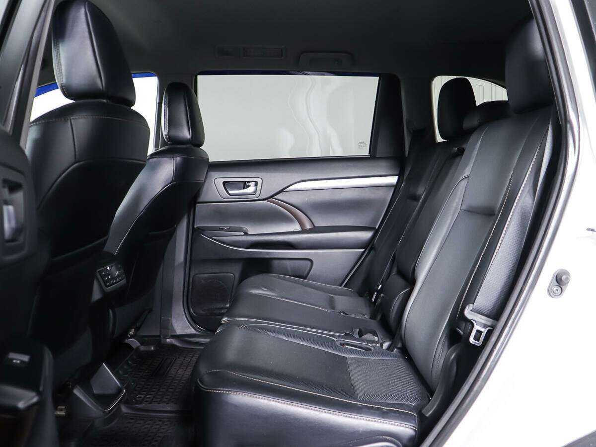 Toyota Highlander с пробегом — 2017 год. Фото: #9