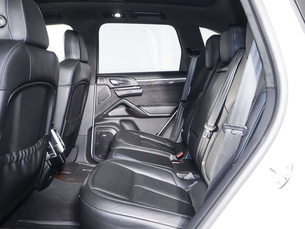 Porsche Cayenne с пробегом — 2012 год. Фото: #10