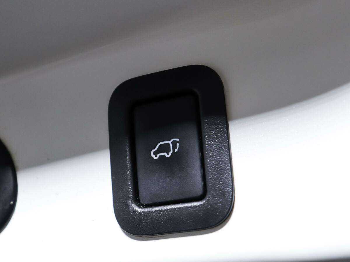 Toyota Highlander с пробегом — 2015 год. Фото: #18