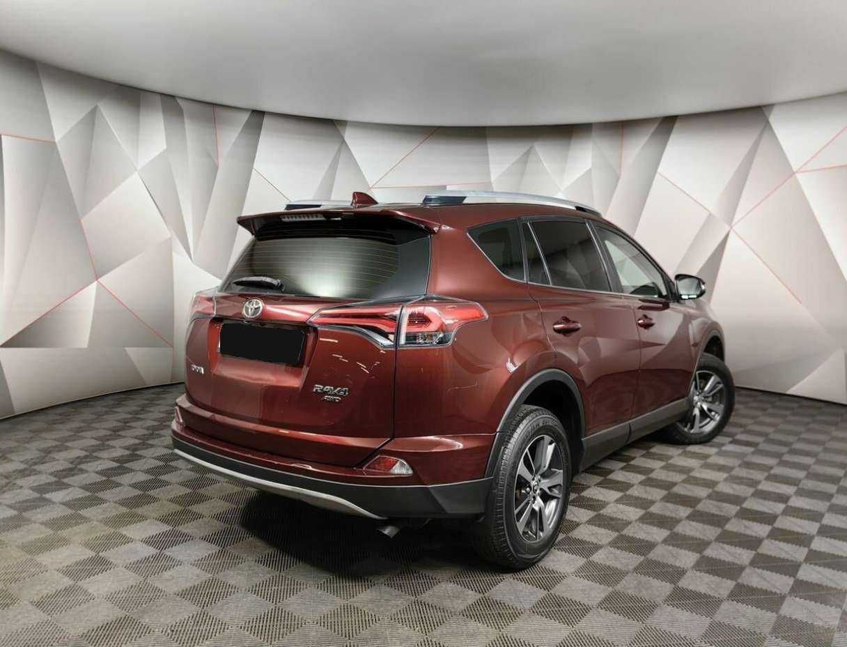 Toyota RAV4 с пробегом — 2018 год. Фото: #1