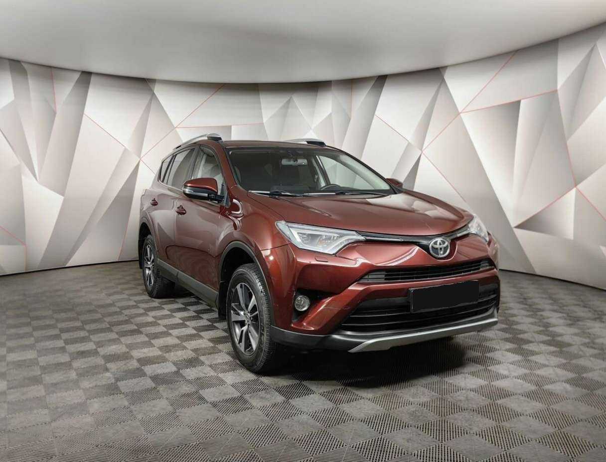 Toyota RAV4 с пробегом — 2018 год. Фото: #2