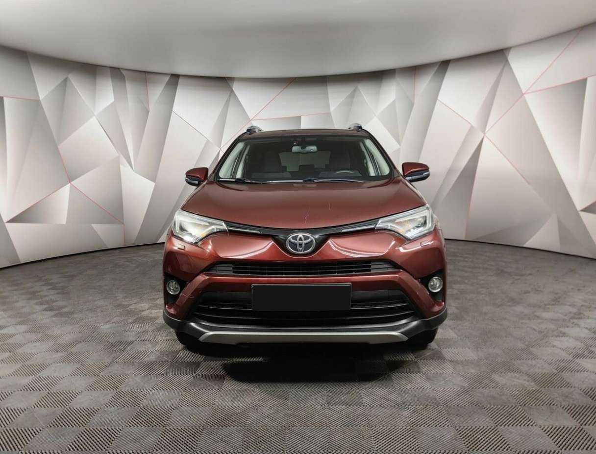 Toyota RAV4 с пробегом — 2018 год. Фото: #6