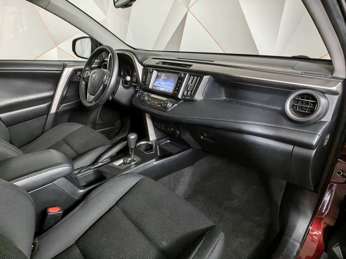 Toyota RAV4 с пробегом — 2018 год. Фото: #8