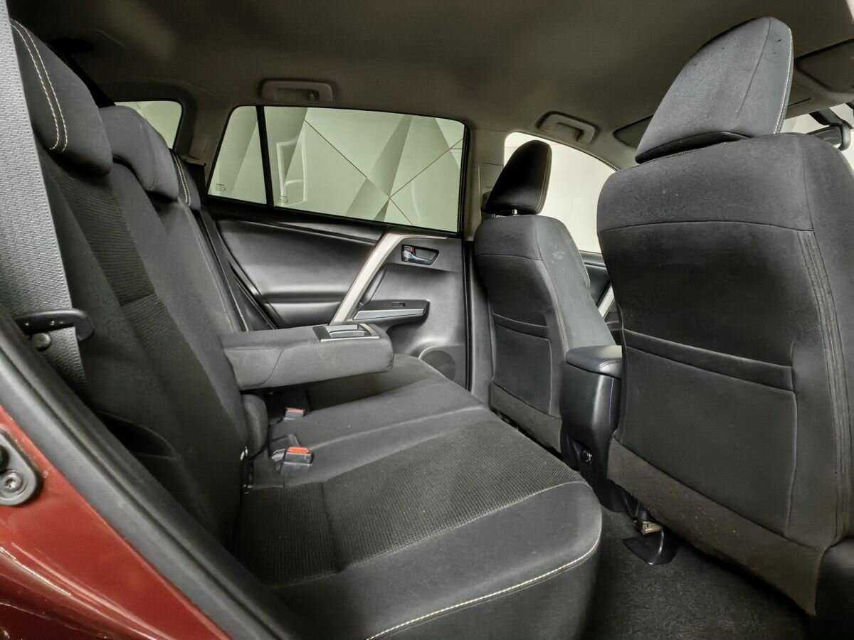Toyota RAV4 с пробегом — 2018 год. Фото: #11
