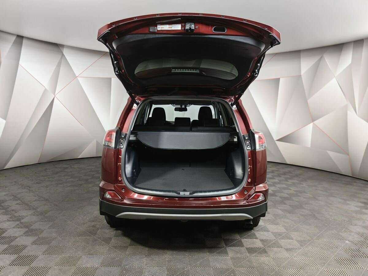 Toyota RAV4 с пробегом — 2018 год. Фото: #18
