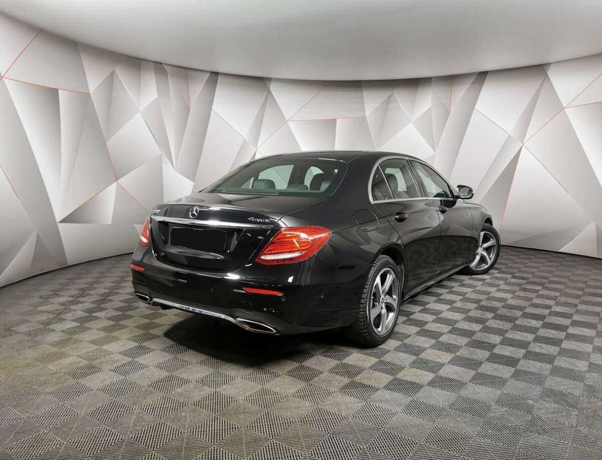 Mercedes-Benz E-Класс с пробегом — 2019 год. Фото: #1