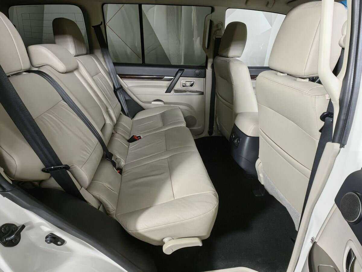 Mitsubishi Pajero с пробегом — 2021 год. Фото: #11