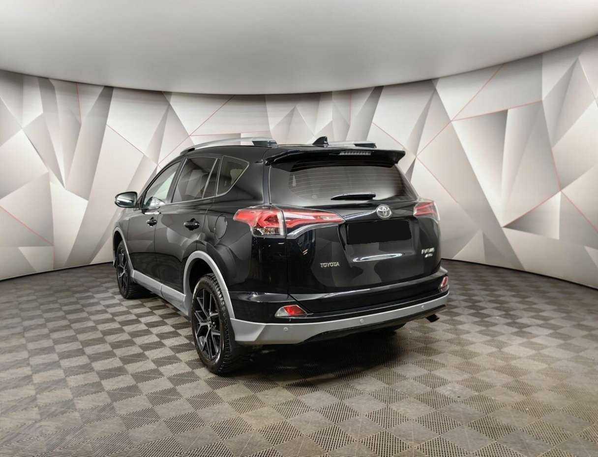 Toyota RAV4 с пробегом — 2017 год. Фото: #3