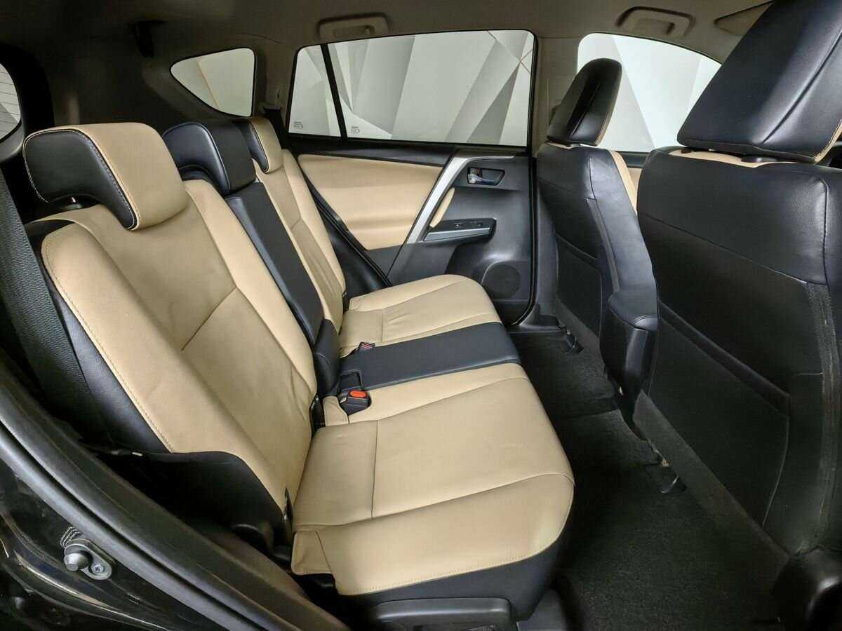 Toyota RAV4 с пробегом — 2017 год. Фото: #10