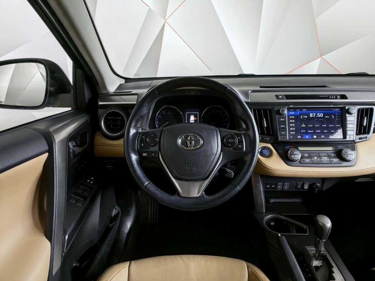 Toyota RAV4 с пробегом — 2017 год. Фото: #13