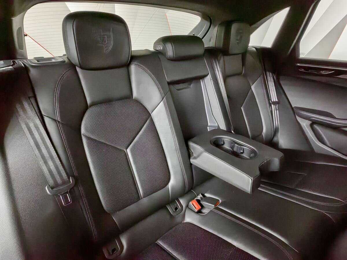 Porsche Macan с пробегом — 2014 год. Фото: #11