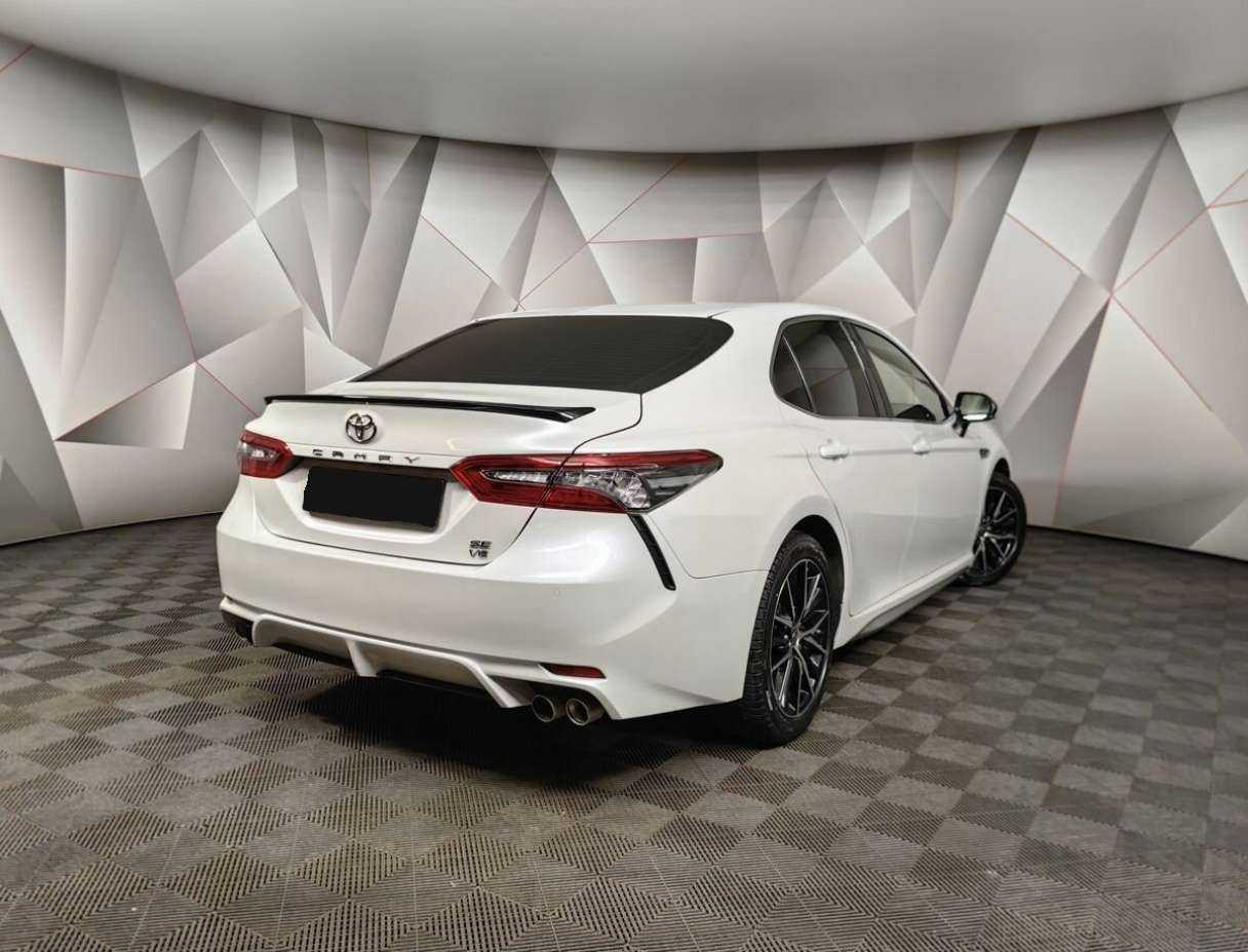 Toyota Camry с пробегом — 2022 год. Фото: #1