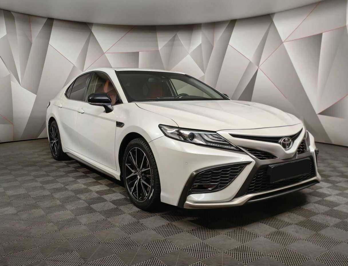 Toyota Camry с пробегом — 2022 год. Фото: #2
