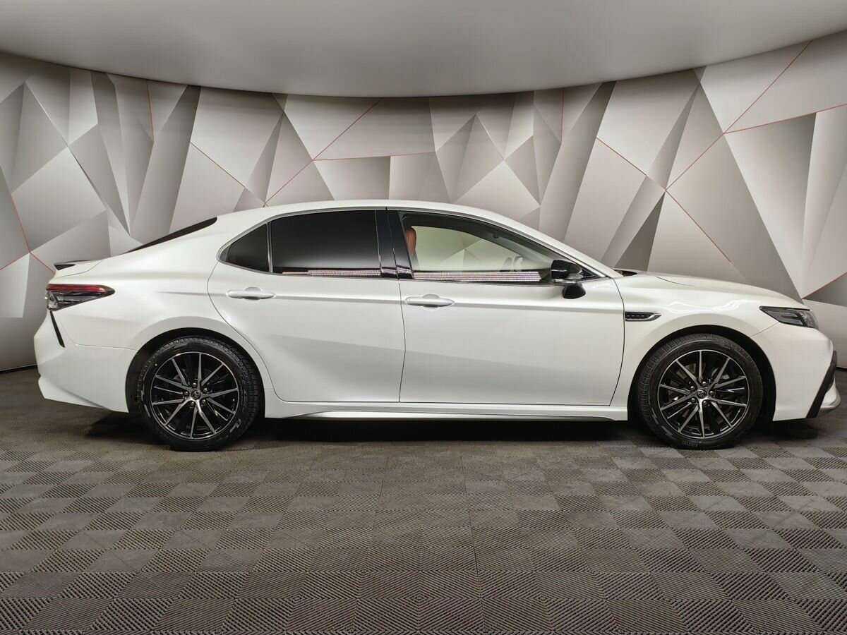 Toyota Camry с пробегом — 2022 год. Фото: #5