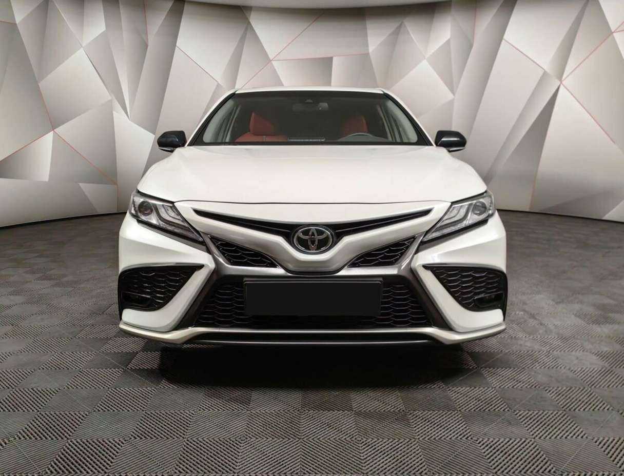 Toyota Camry с пробегом — 2022 год. Фото: #6