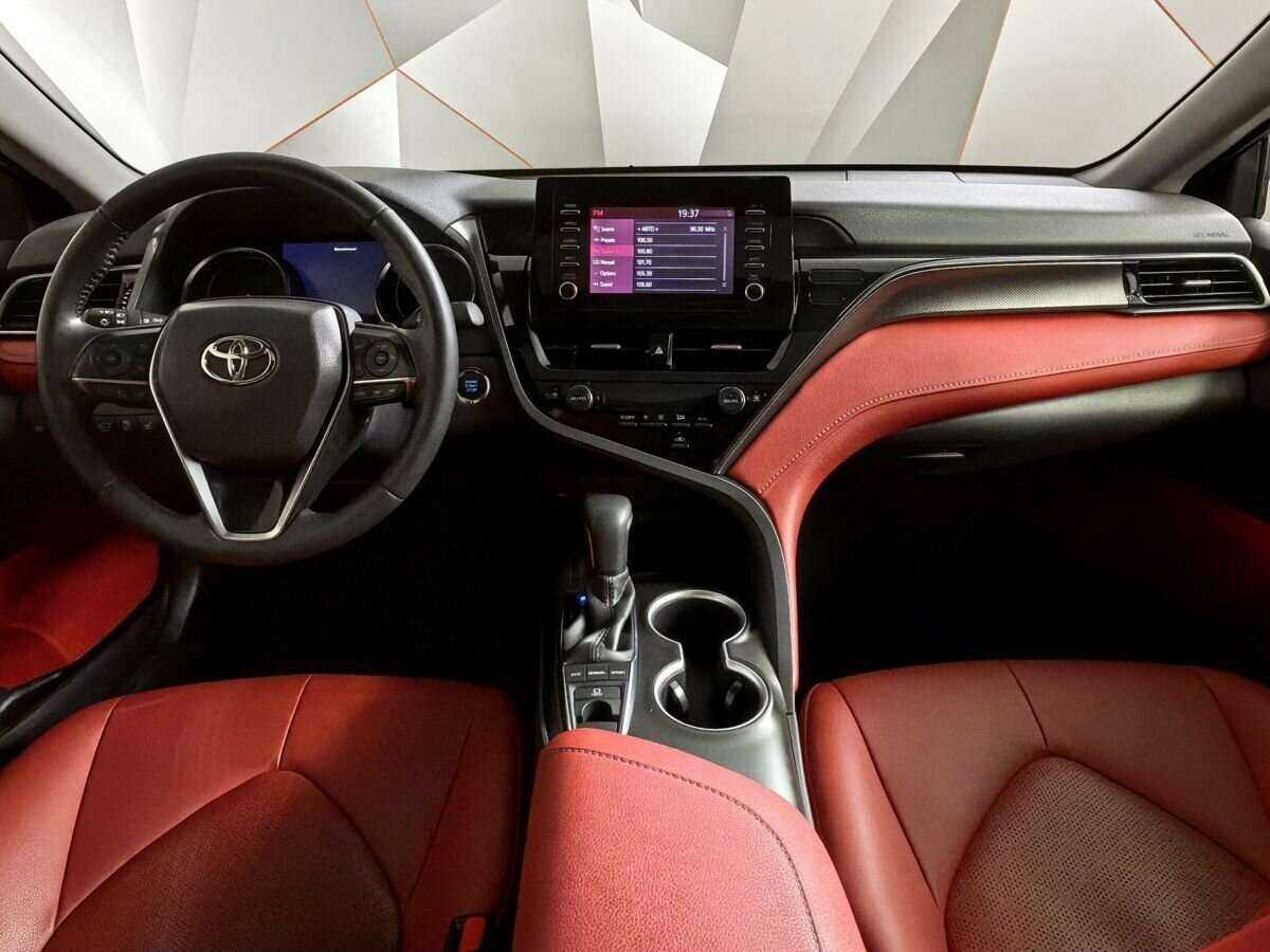 Toyota Camry с пробегом — 2022 год. Фото: #9