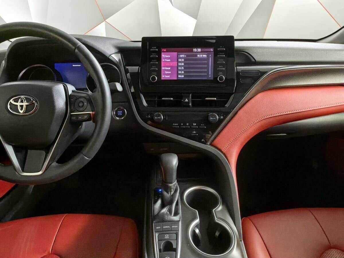 Toyota Camry с пробегом — 2022 год. Фото: #10
