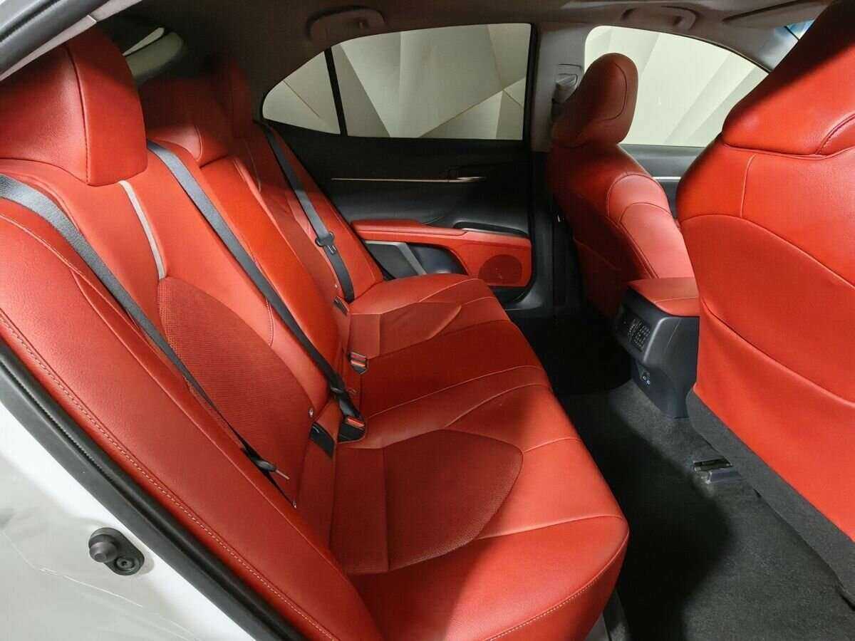 Toyota Camry с пробегом — 2022 год. Фото: #11