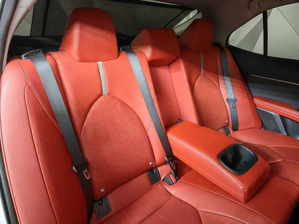 Toyota Camry с пробегом — 2022 год. Фото: #12