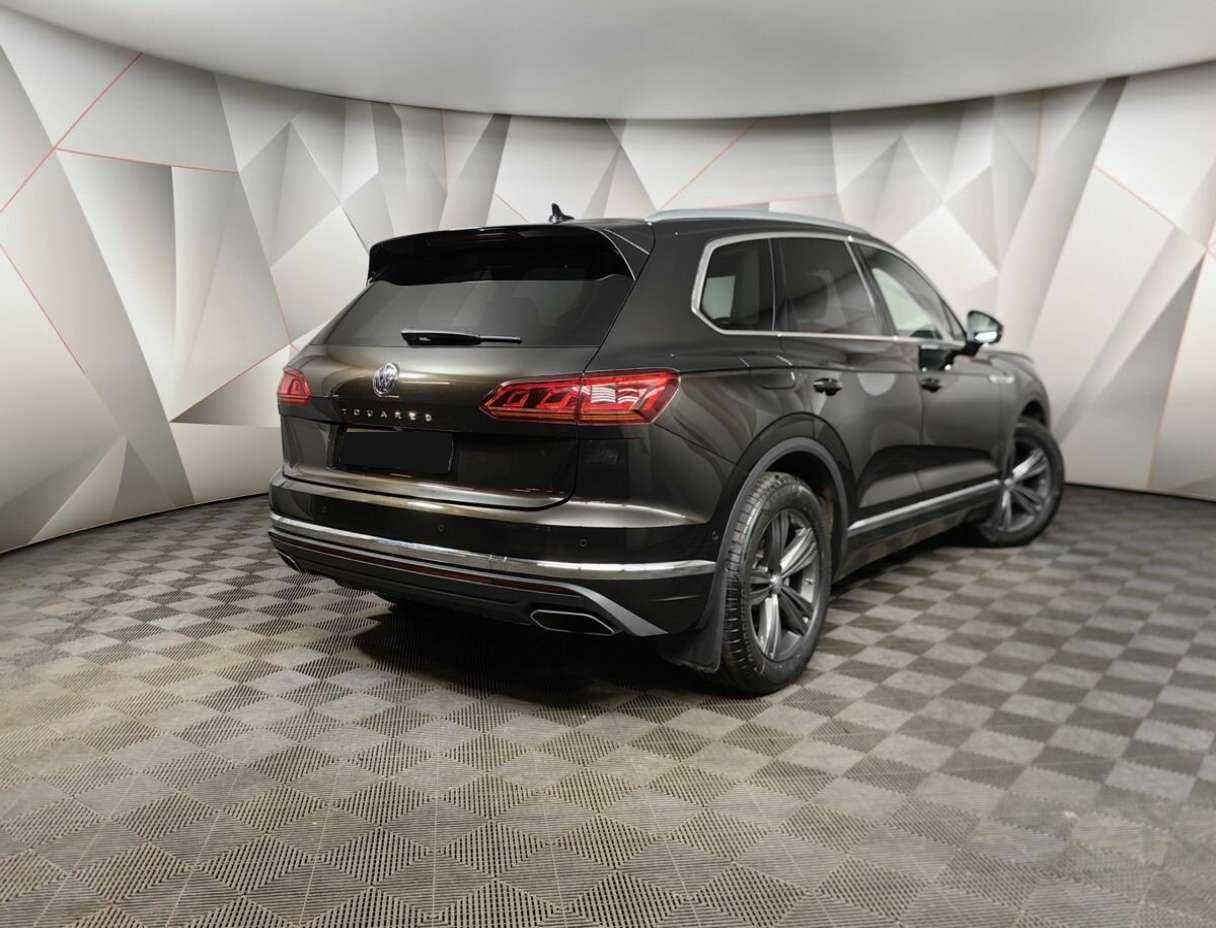 Volkswagen Touareg с пробегом — 2019 год. Фото: #1