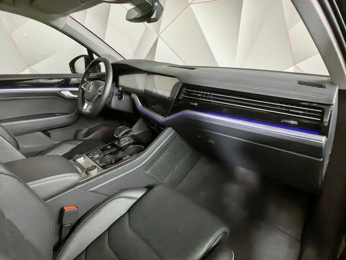 Volkswagen Touareg с пробегом — 2019 год. Фото: #8