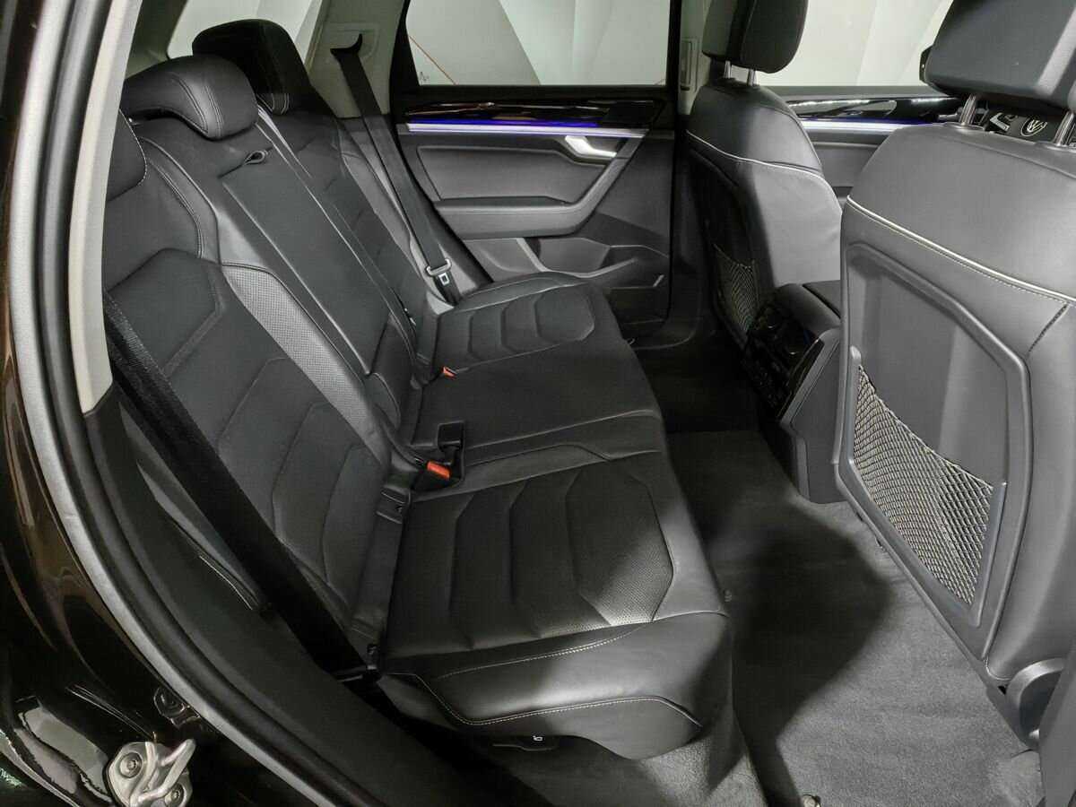 Volkswagen Touareg с пробегом — 2019 год. Фото: #11