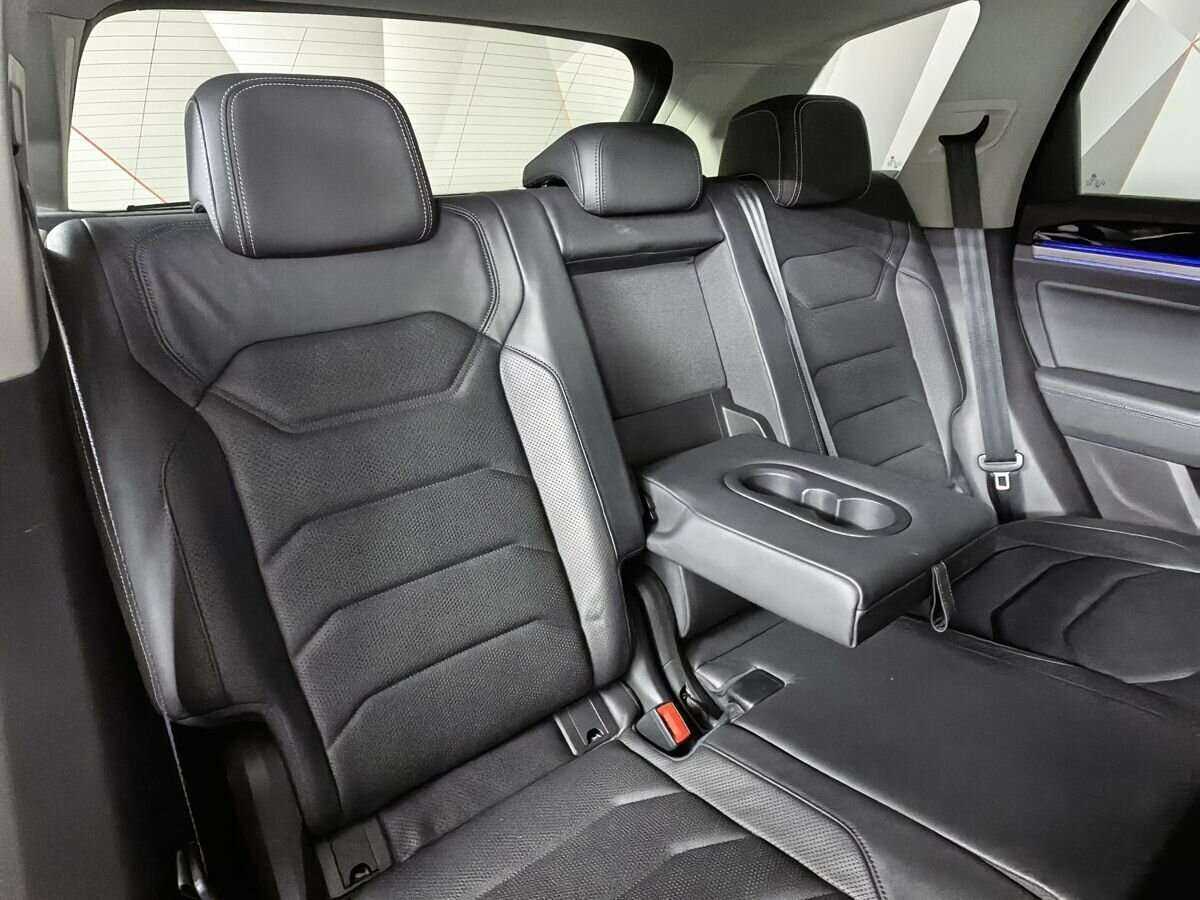 Volkswagen Touareg с пробегом — 2019 год. Фото: #12