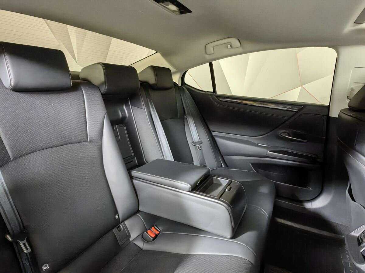 Lexus ES с пробегом — 2020 год. Фото: #11
