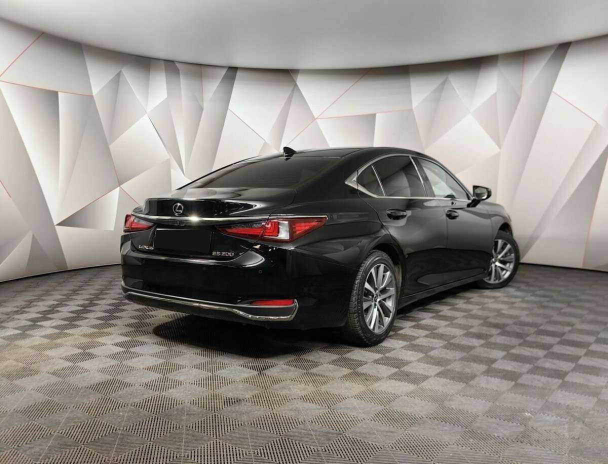 Lexus ES с пробегом — 2019 год. Фото: #1