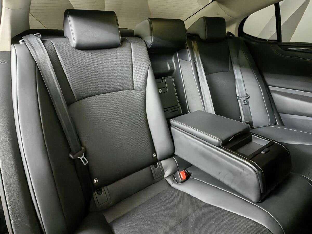 Lexus ES с пробегом — 2019 год. Фото: #12