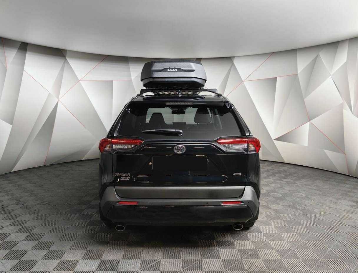 Toyota RAV4 с пробегом — 2021 год. Фото: #7