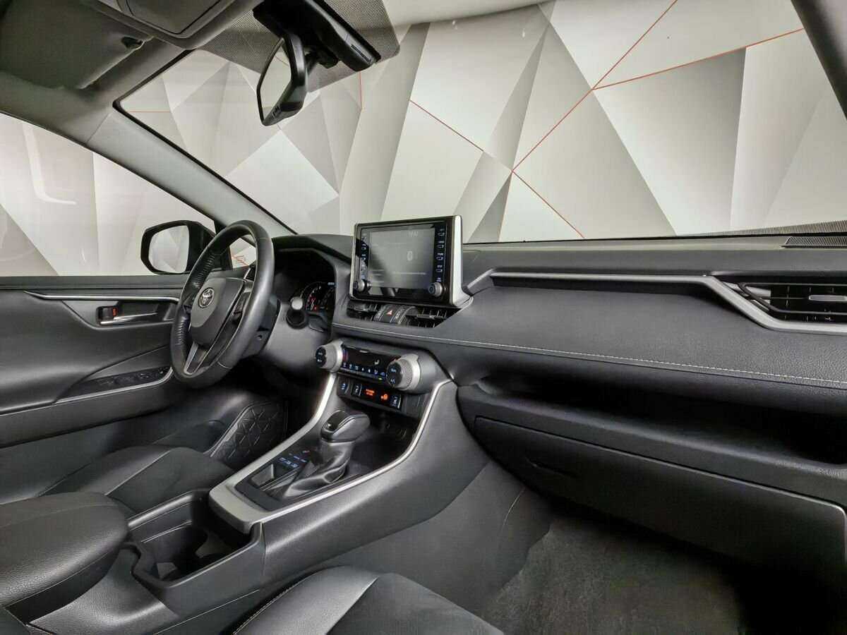 Toyota RAV4 с пробегом — 2021 год. Фото: #8