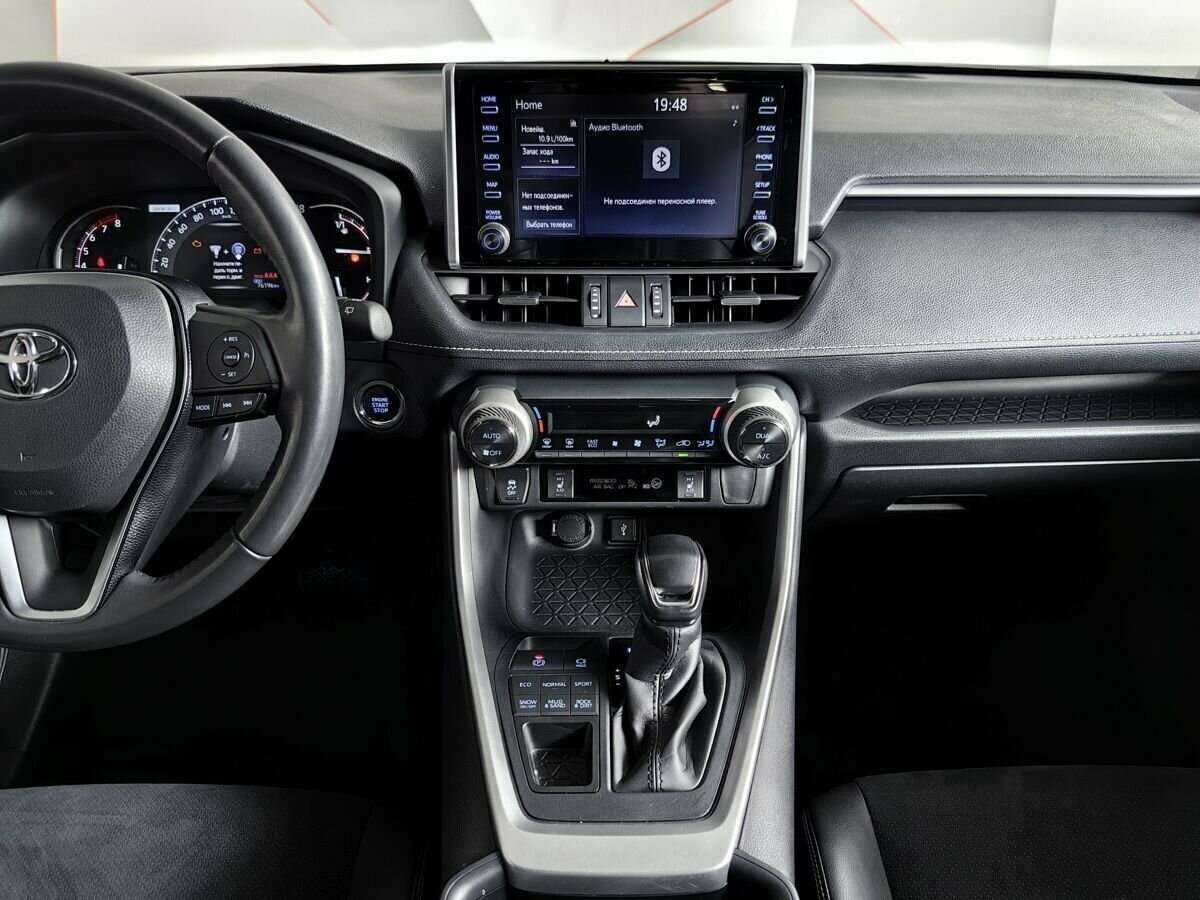 Toyota RAV4 с пробегом — 2021 год. Фото: #10