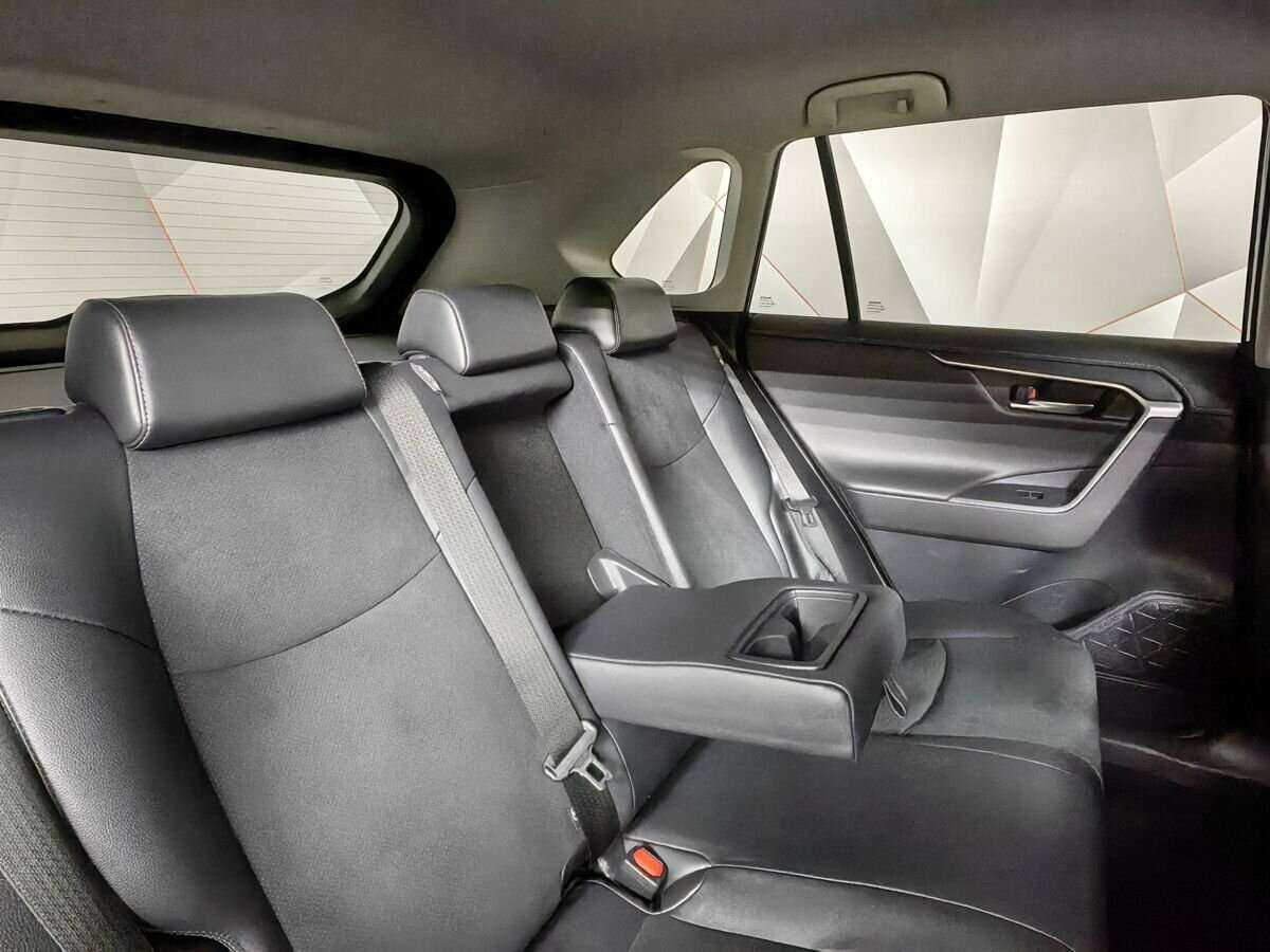 Toyota RAV4 с пробегом — 2021 год. Фото: #12