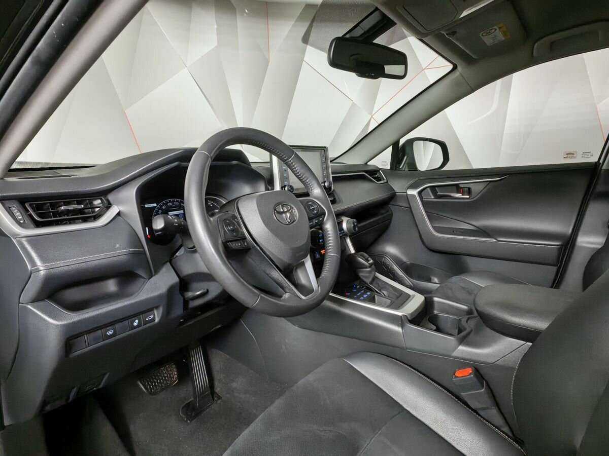 Toyota RAV4 с пробегом — 2021 год. Фото: #13