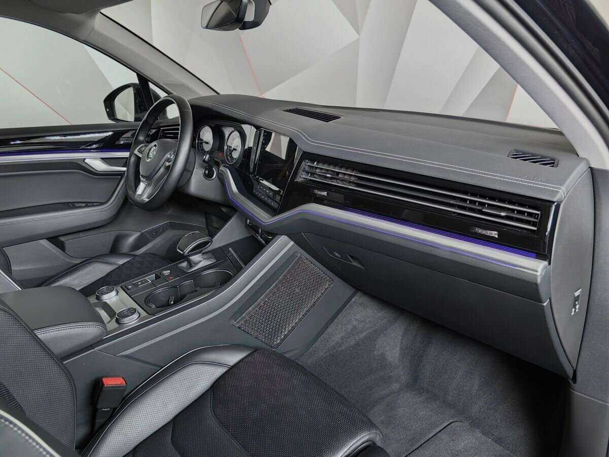 Volkswagen Touareg с пробегом — 2018 год. Фото: #8
