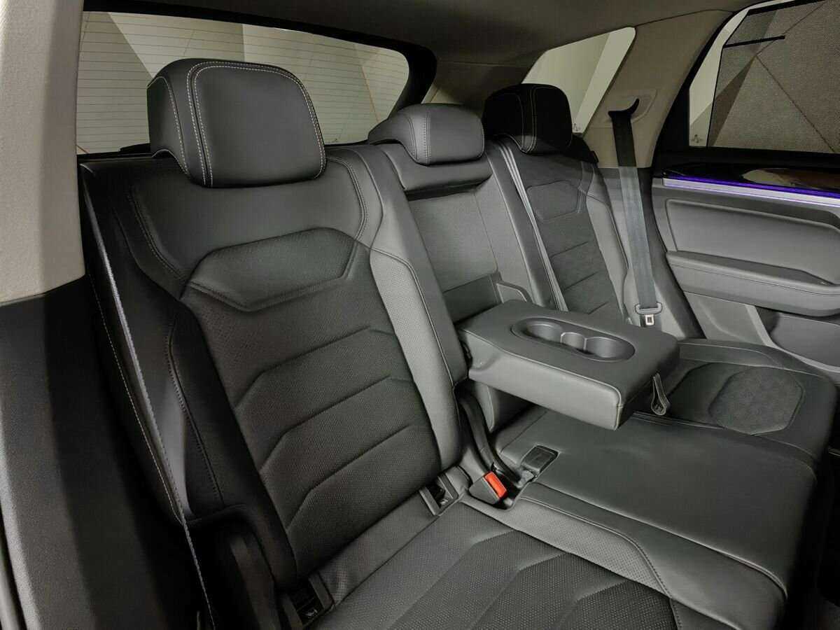 Volkswagen Touareg с пробегом — 2018 год. Фото: #12