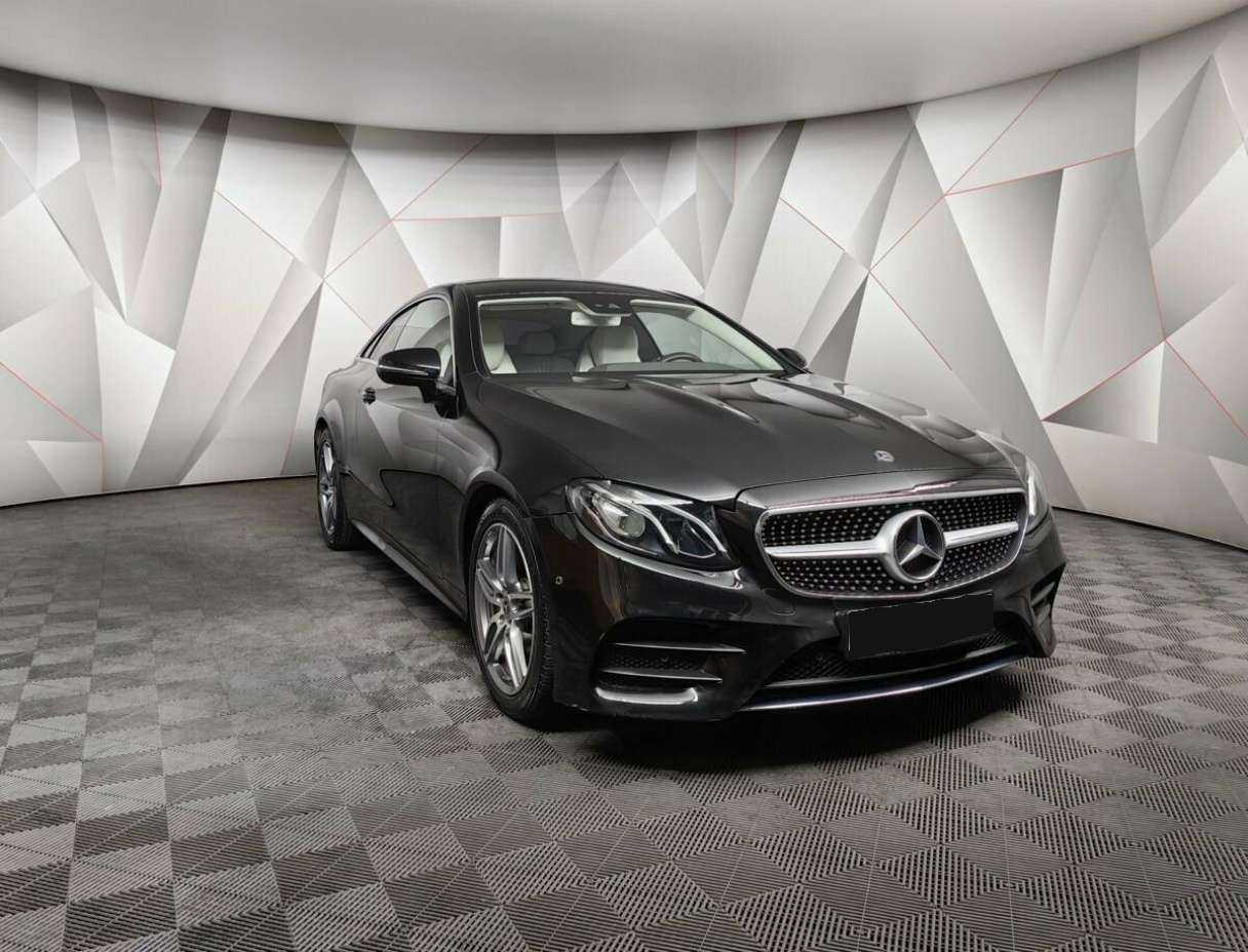 Mercedes-Benz E-Класс с пробегом — 2018 год. Фото: #1