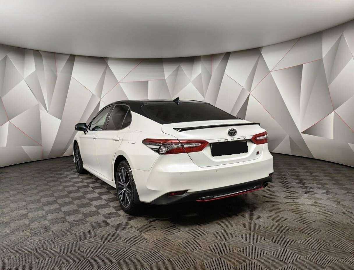 Toyota Camry с пробегом — 2021 год. Фото: #3