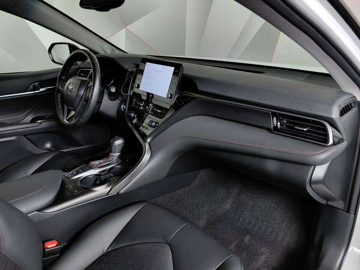Toyota Camry с пробегом — 2021 год. Фото: #8